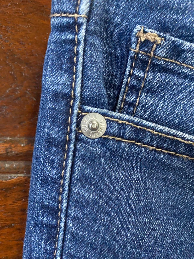 GU unisex stretch denim jeans (Category: Jeans) located in Cabatuan. Submitted by thriftworm (Listing ID 1260736761, Image 3). Description: .