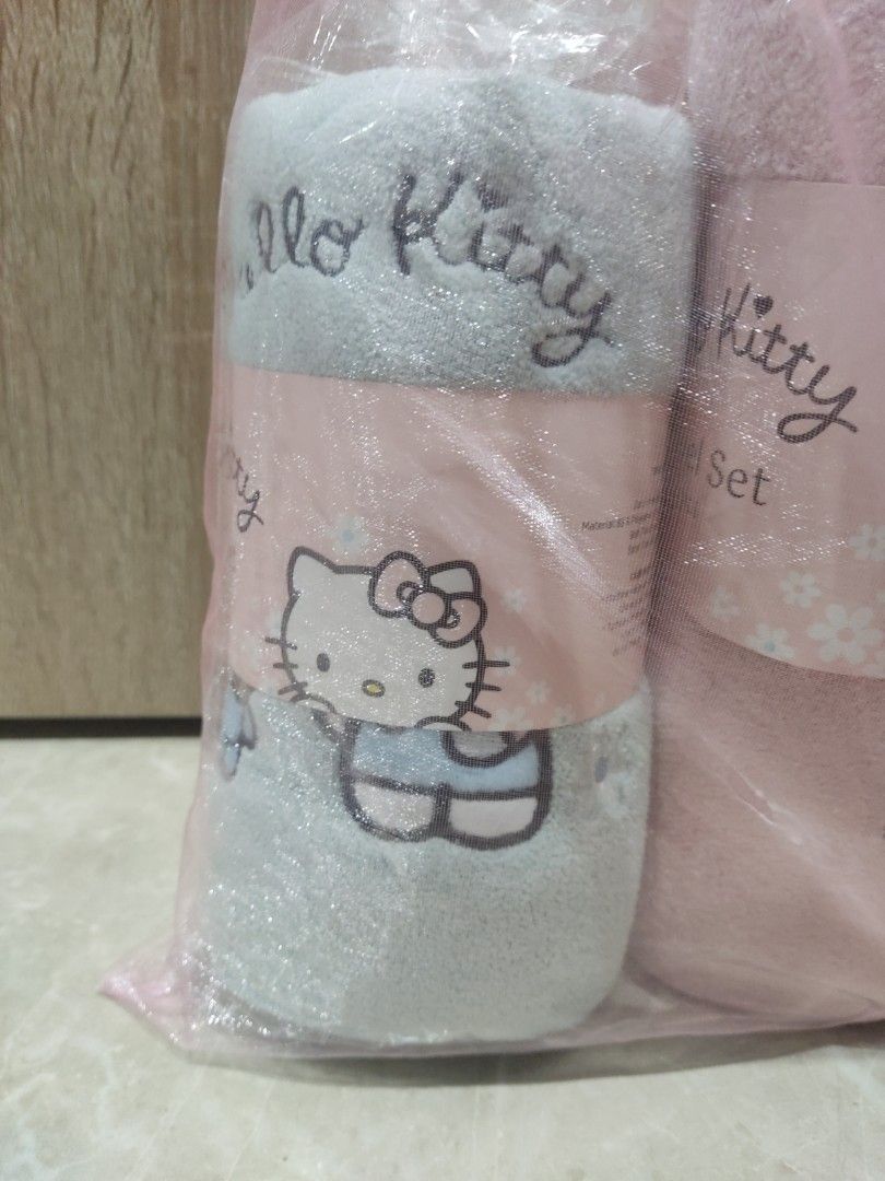 Hello Kitty Towel Set, Babies & Kids, Bathing & Changing, Changing Mats ...