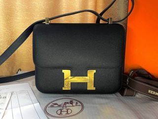 HERMÈS  ROUGE H COURCHEVEL KELLY RETOURNE 32 WITH GOLD HARDWARE