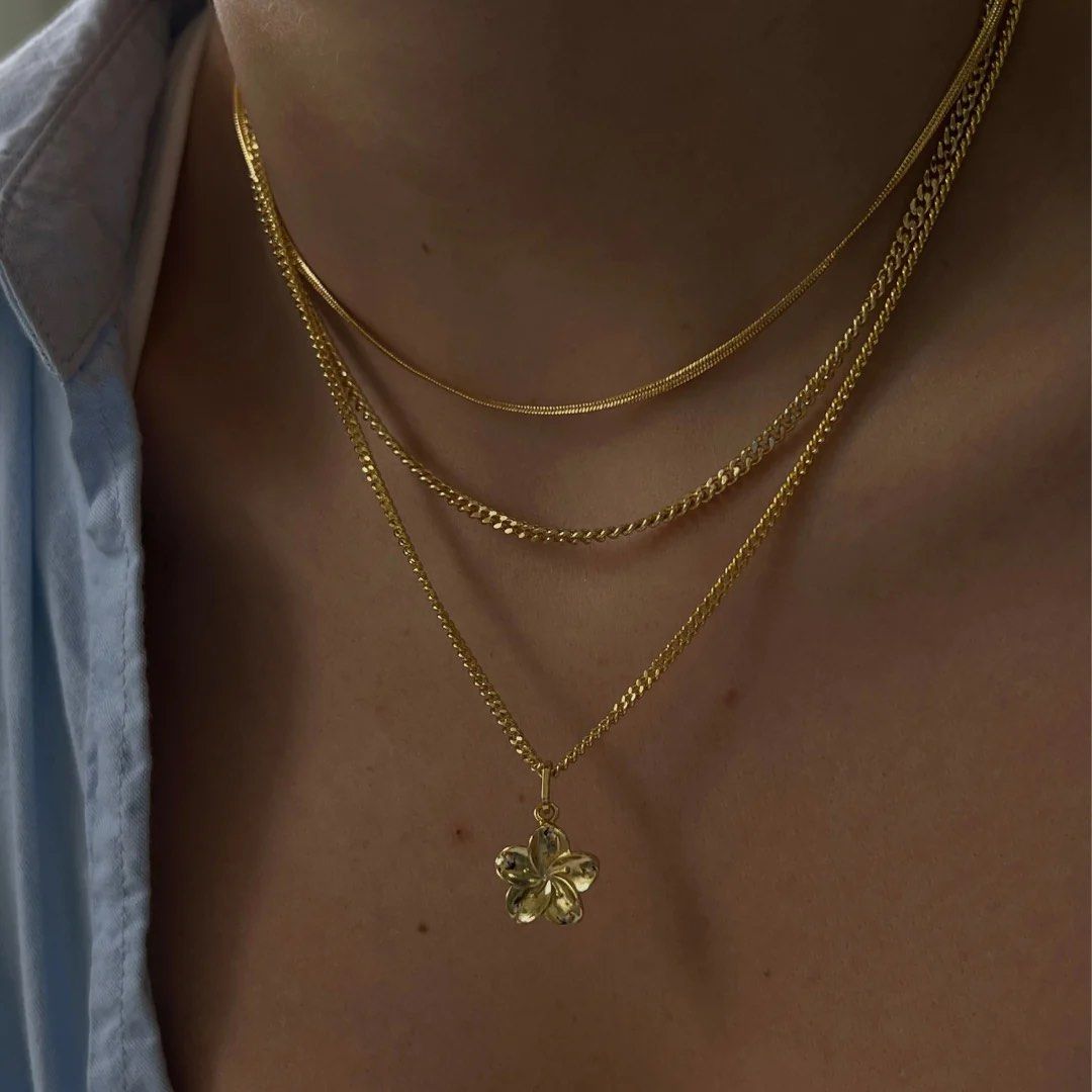 Gold hotsell hibiscus necklace