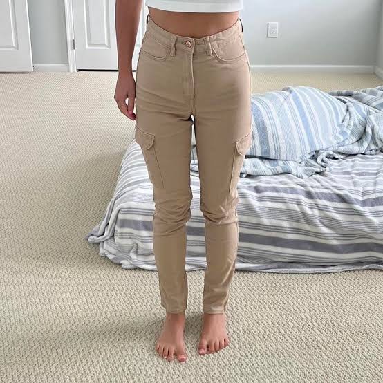 H&M Skinny Cargo Pants, Women's Fashion, Bottoms, Jeans on Carousell