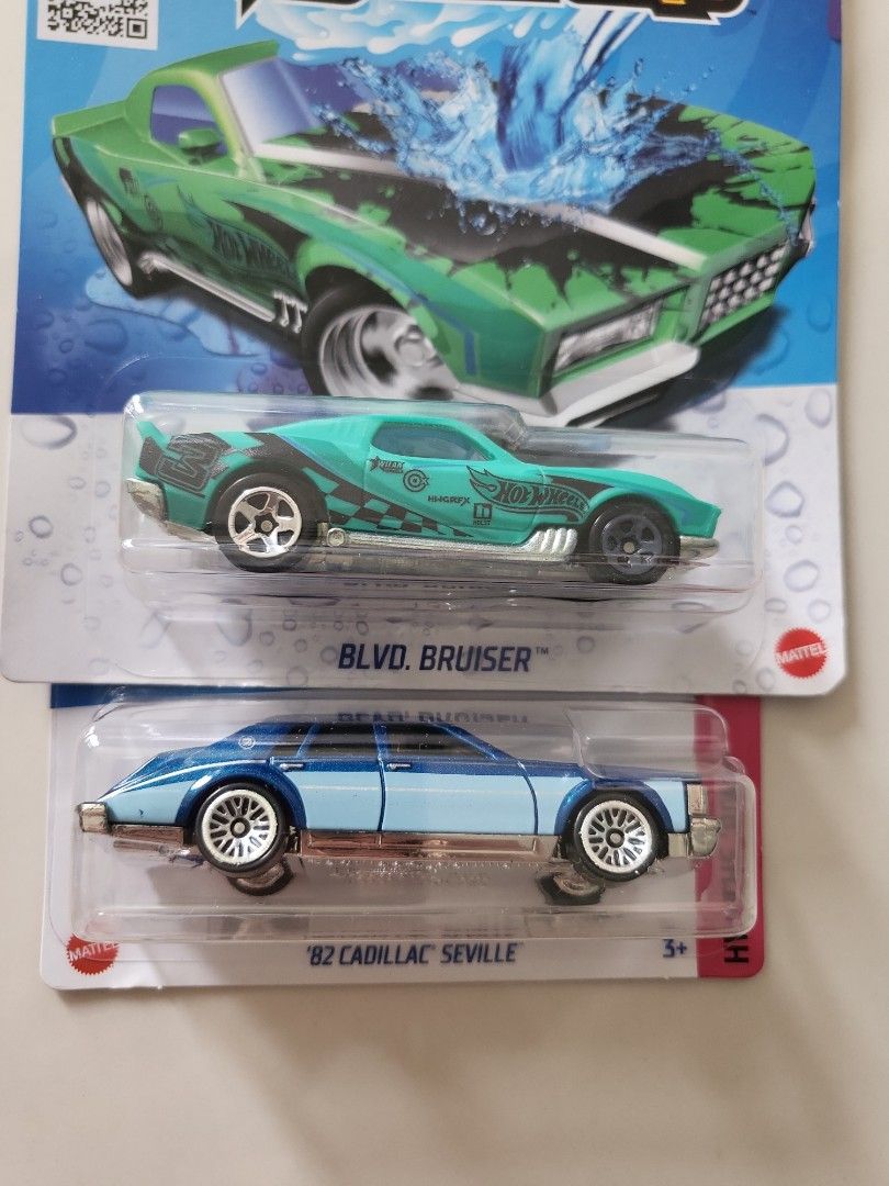 Hotwheels Bundle (Category: Vehicle & Diecast Models) located in Petaling Jaya. Submitted by carissa5 (Listing ID 1260685686, Image 3). Description: RM39 for 4 cars.