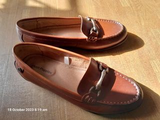 Hush puppies loafers brown women us 6 xan fit 6.5 to 7 women canmpass as brand new