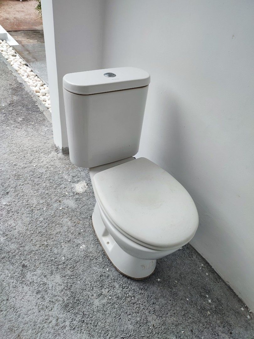 Johnson Suisse Luton Toilet Bowl Jamban, Furniture & Home Living