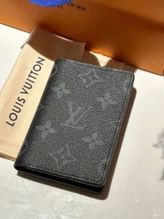Louis Vuitton Monogram Canvas Passport Cover (SHF-20957) – LuxeDH