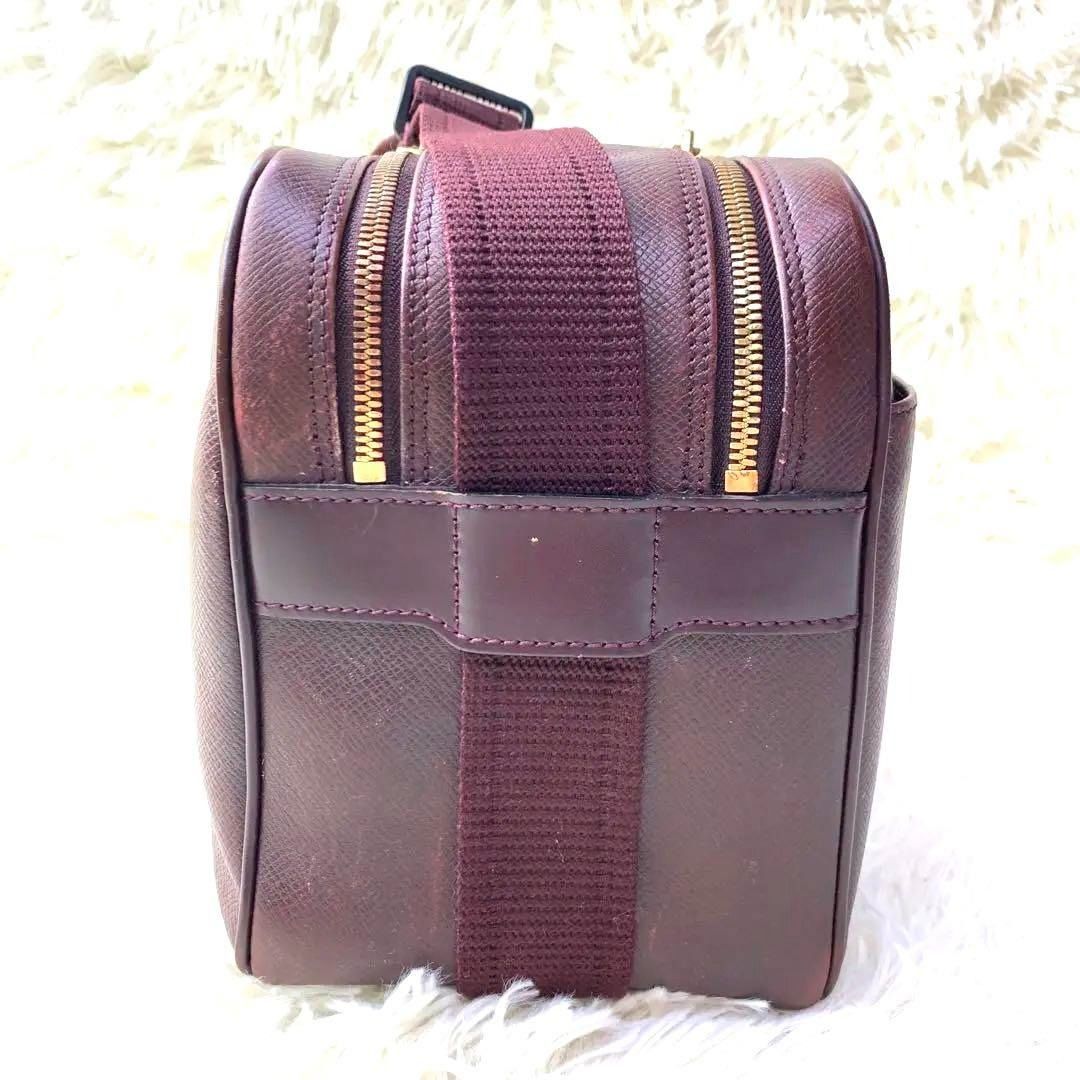 Authenticated Used Louis Vuitton Taiga Reporter M30156 Men's Shoulder Bag  Acajou 
