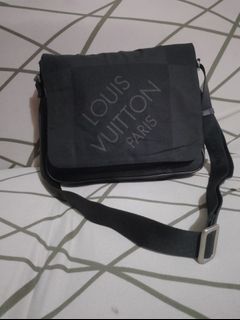 Louis Quatorze Sling Messenger Bag, Men's Fashion, Bags, Sling Bags on  Carousell