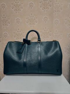 Feeling a new kind of classic aesthetic with @louisvuitton. #LVFW23 #LouisVuitton  Bag: Louis Vuitton Petite Valise Trunk