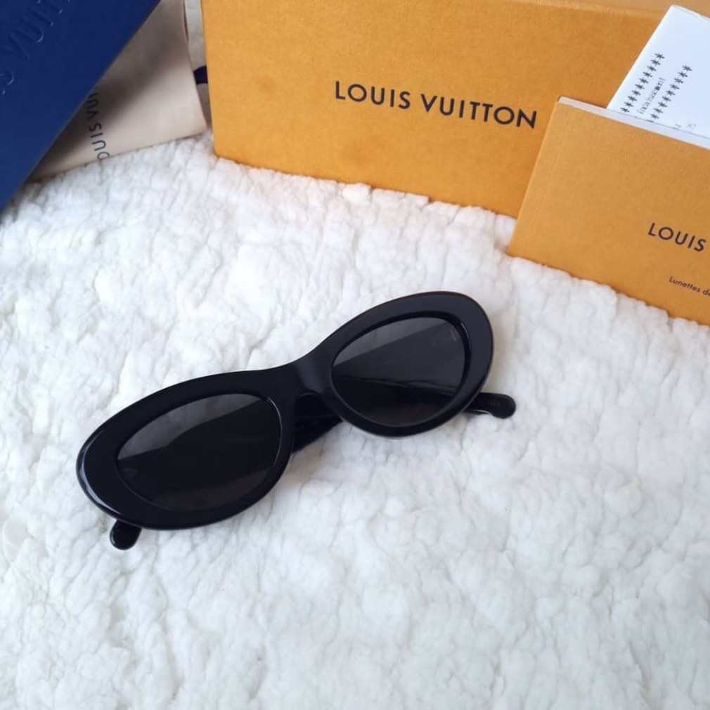Louis Vuitton LV Fame Oval Sunglasses