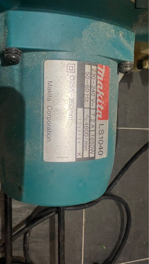 Makita saw LS 1040, Furniture & Home Living, Home Improvement ...
