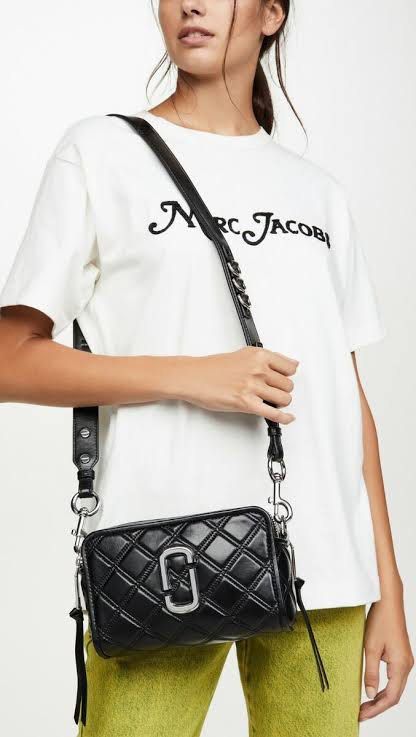 The Marc Jacobs Softshot 21 shoulder bag in taupe and black