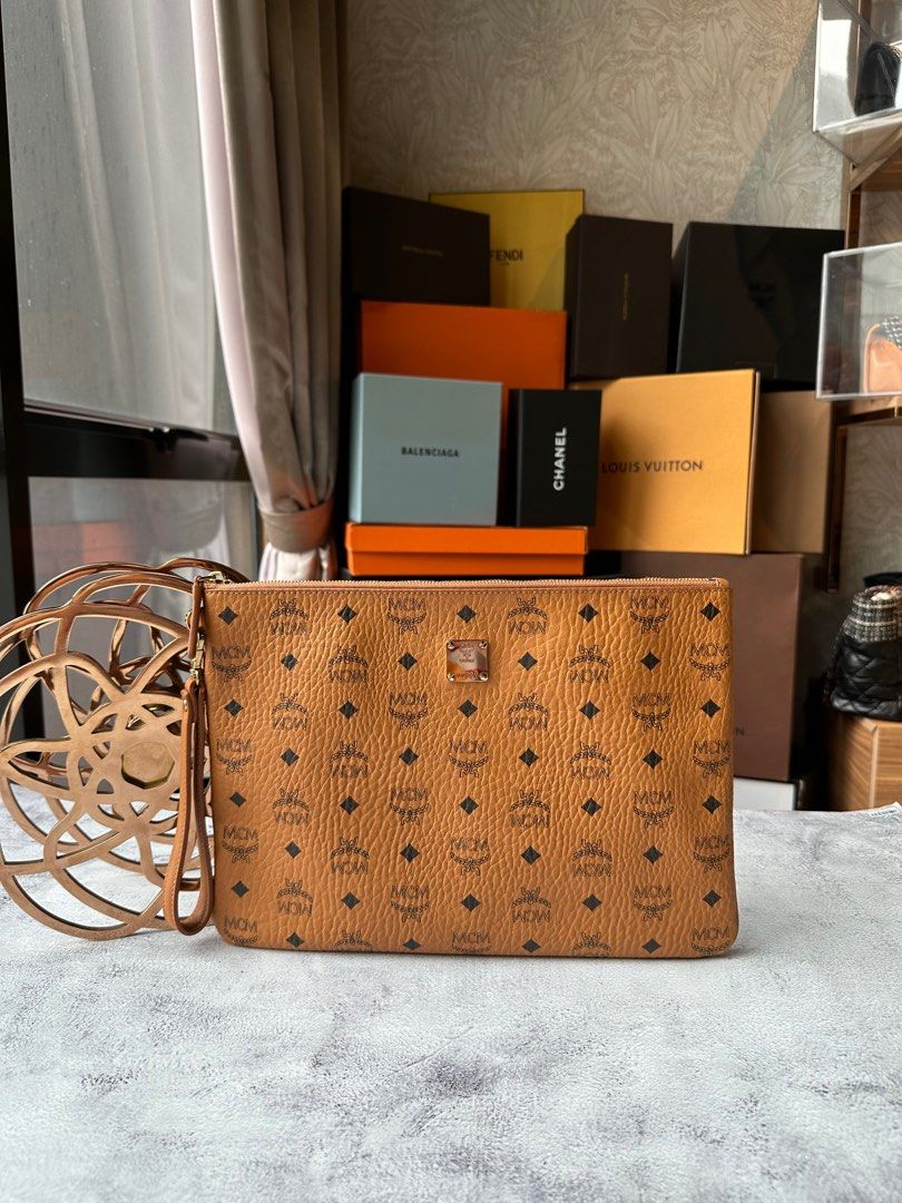 Mcm large deals clutch