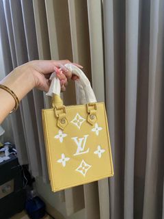 💯 Authentic Louis Vuitton 200 tote bag , Luxury, Bags & Wallets on  Carousell