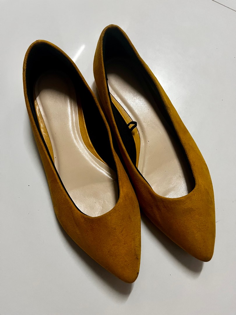 Mustard 2025 flat shoes