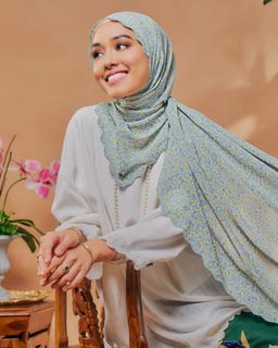 INSTOCK] Shawl Hijab Tudung Hanger/Organizer, Women's Fashion, Muslimah  Fashion, Hijabs on Carousell
