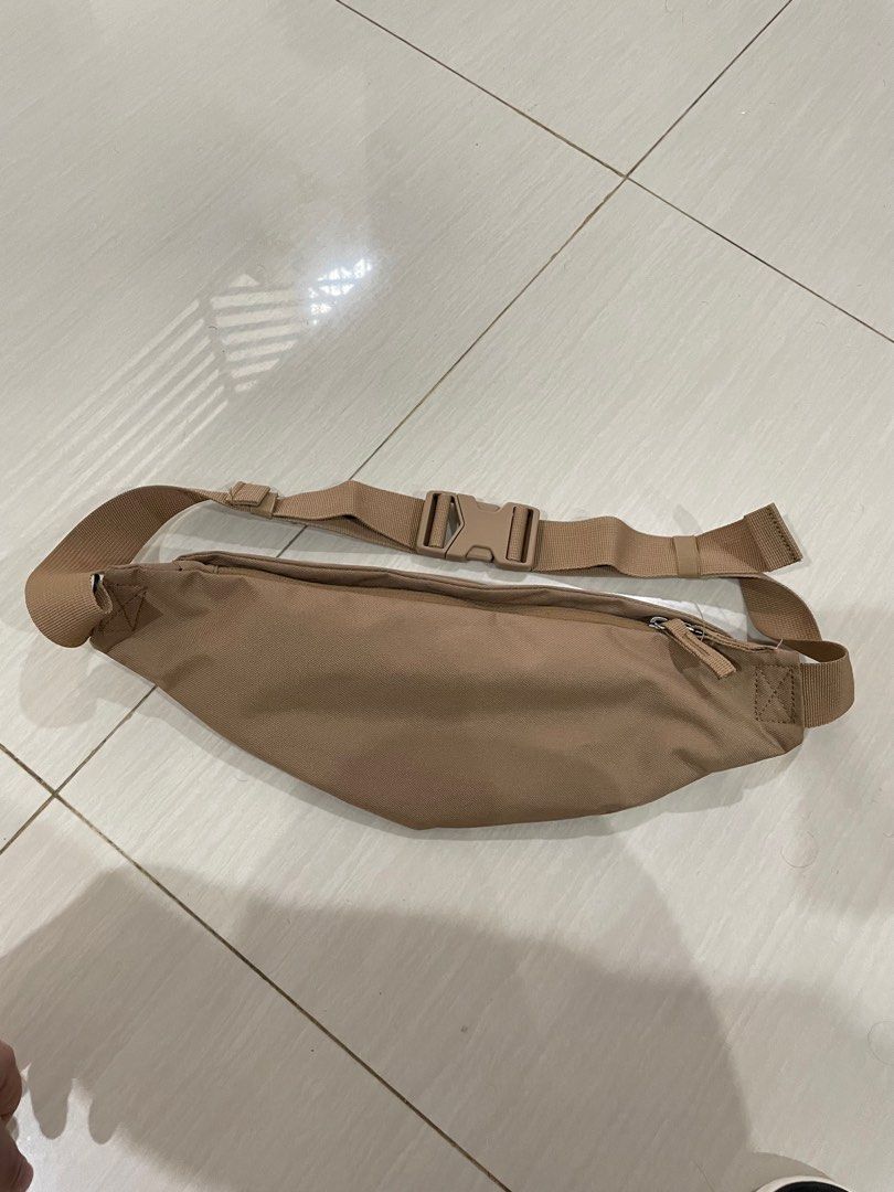 Nike fanny pack store footlocker