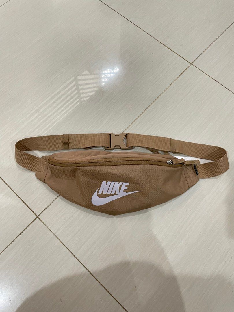 Nike fanny shop pack footlocker