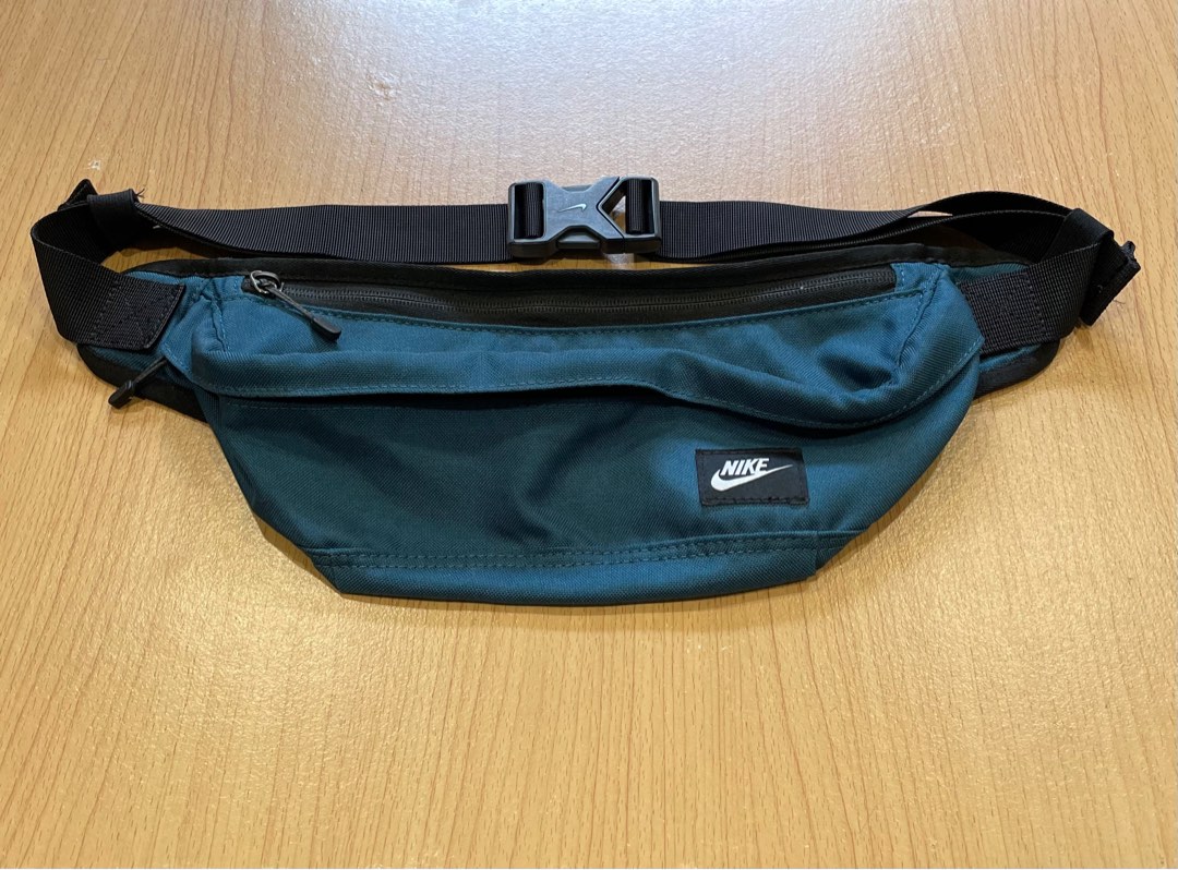 Nike hood waist pack top