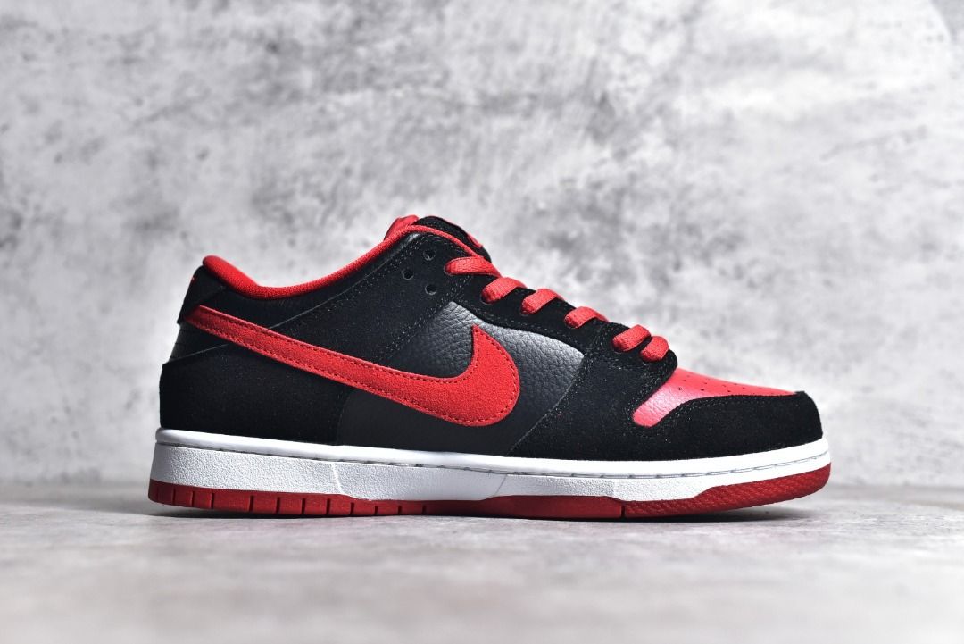 Nike bred dunks hot sale