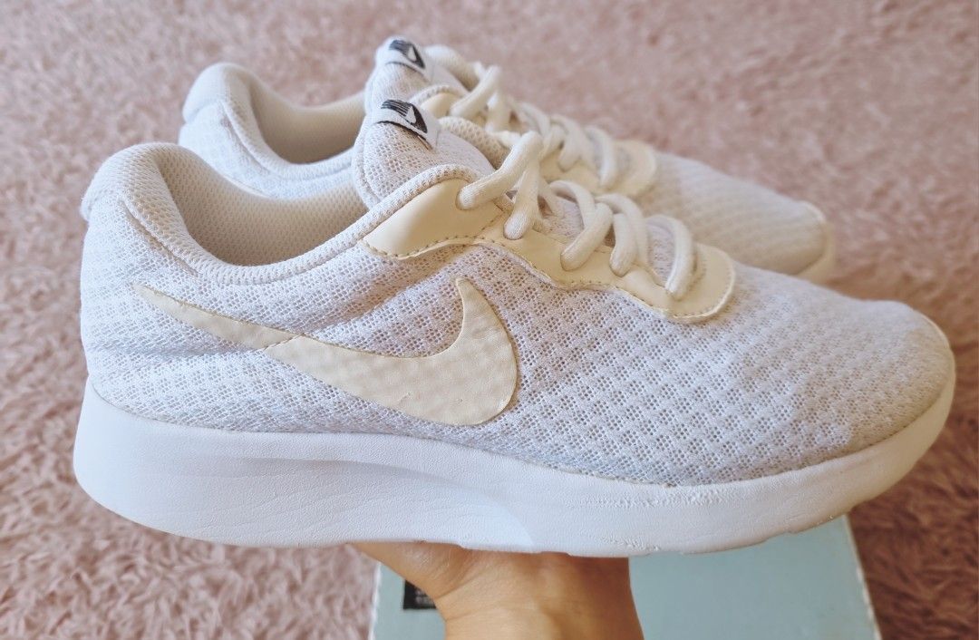 Nike hot sale tanjun 23.5