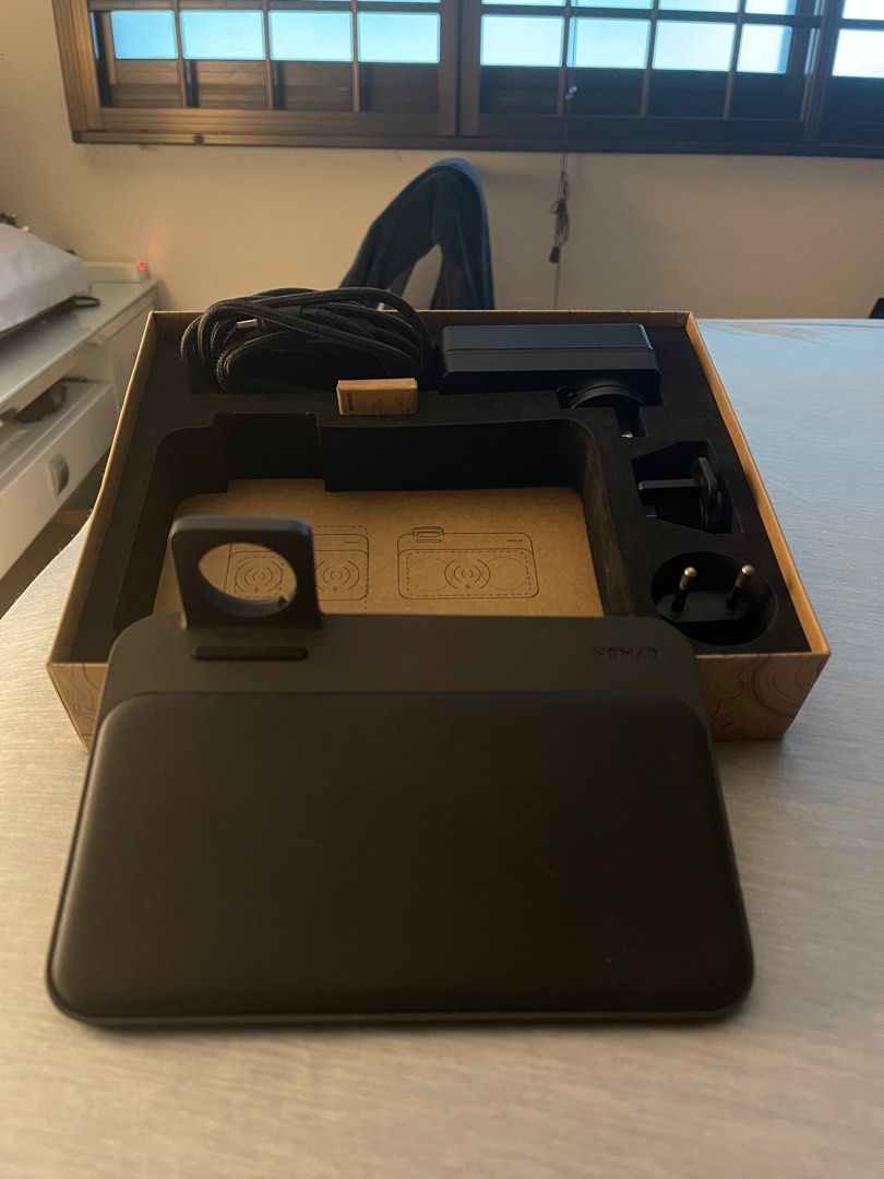 NOMAD Base Station Horween Leather Charging Pad Apple Watch Mount