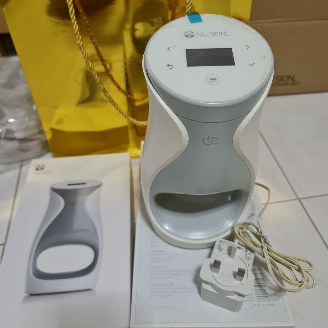 *Price Reduced* NuSkin AgeLoc me (Category: Face Care) located in Singapore. Submitted by acheron_01 (Listing ID 1260707484, Image 2). Description: Selling machine only. Rarely used & comes in original box. Also included FOC is the carrier, not used & still wrapped up..