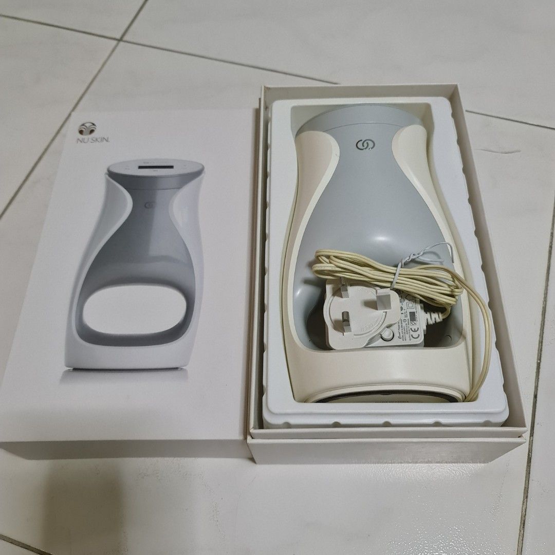 *Price Reduced* NuSkin AgeLoc me (Category: Face Care) located in Singapore. Submitted by acheron_01 (Listing ID 1260707484, Image 1). Description: Selling machine only. Rarely used & comes in original box. Also included FOC is the carrier, not used & still wrapped up..