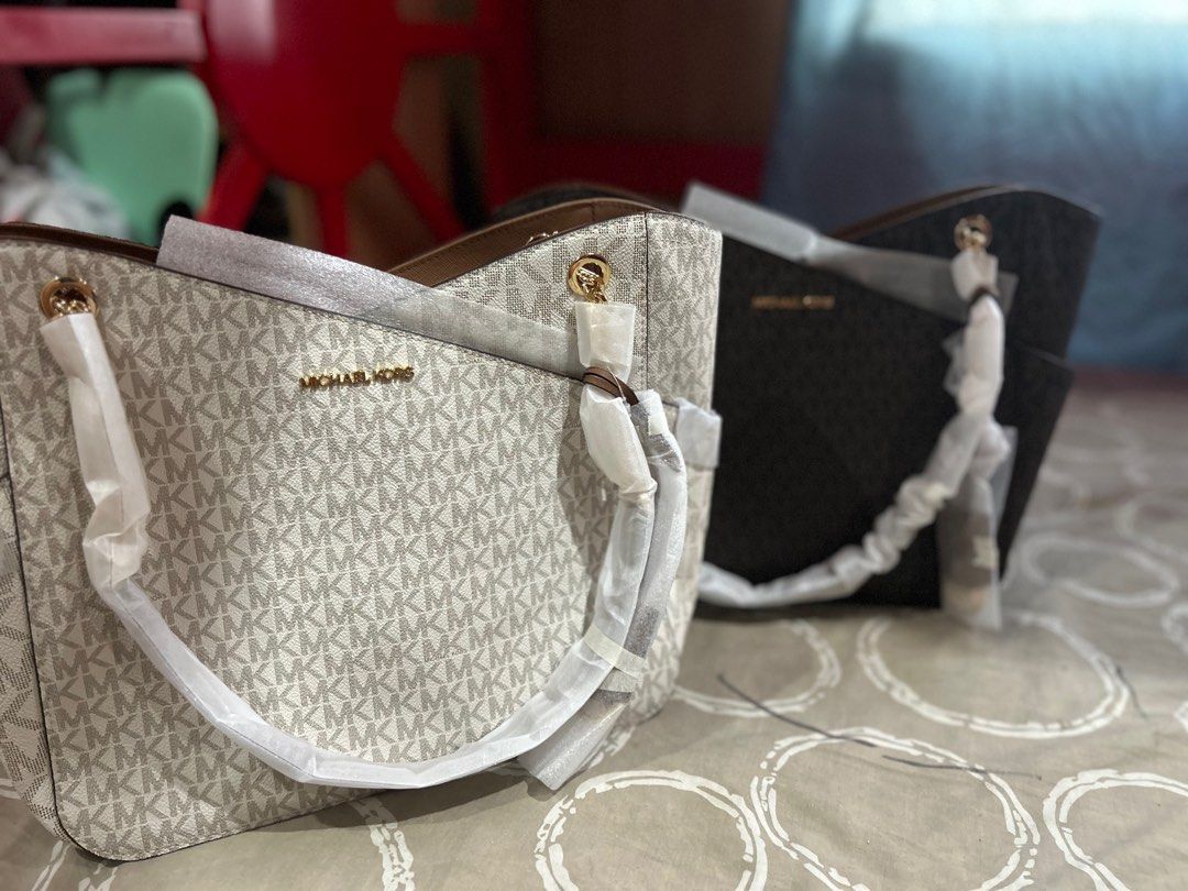 Original Michael Kors Vanilla Chain Shoulder Bag Tote, Luxury, Bags &  Wallets on Carousell