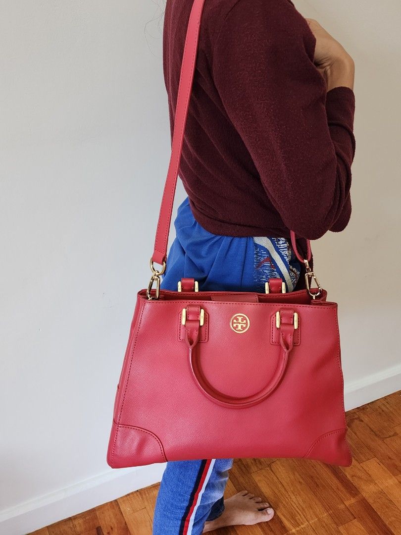 ORIGINAL TORY BURCH BARBIE PINK (Category: Luxury Bags & Wallets) located in Pasig City. Submitted by ThisandThatAvenue (Listing ID 1260760373, Image 2). Description: original bag with dust bag, used a few times only..