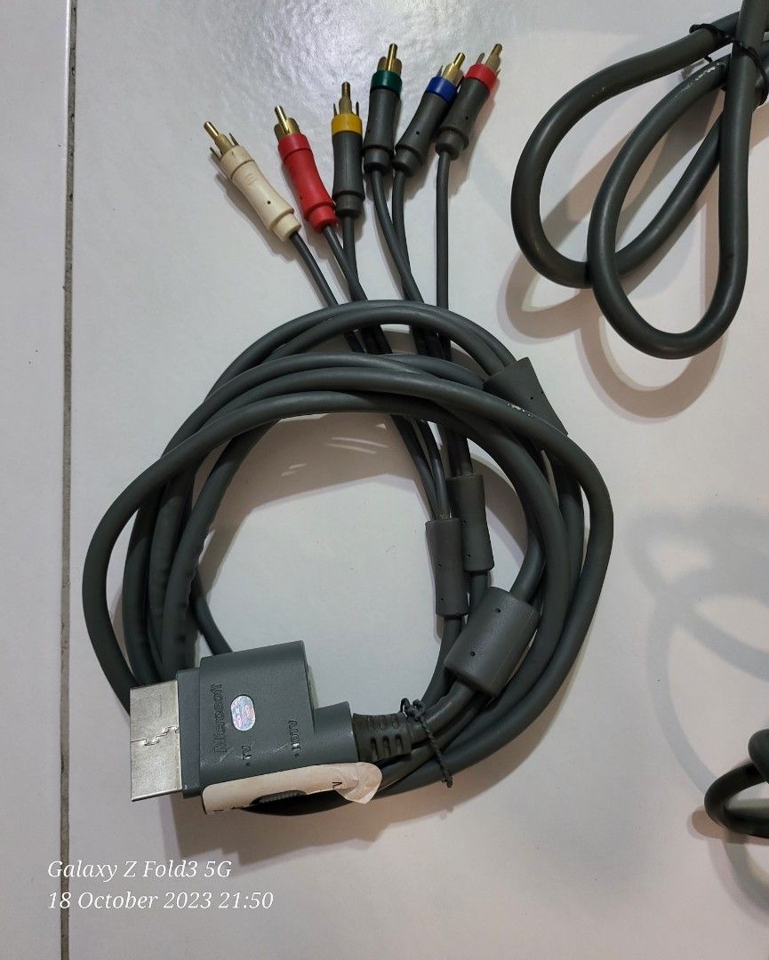 ORIGINAL XBOX 360 Power Brick Adaptor and HD Component Cables, Video