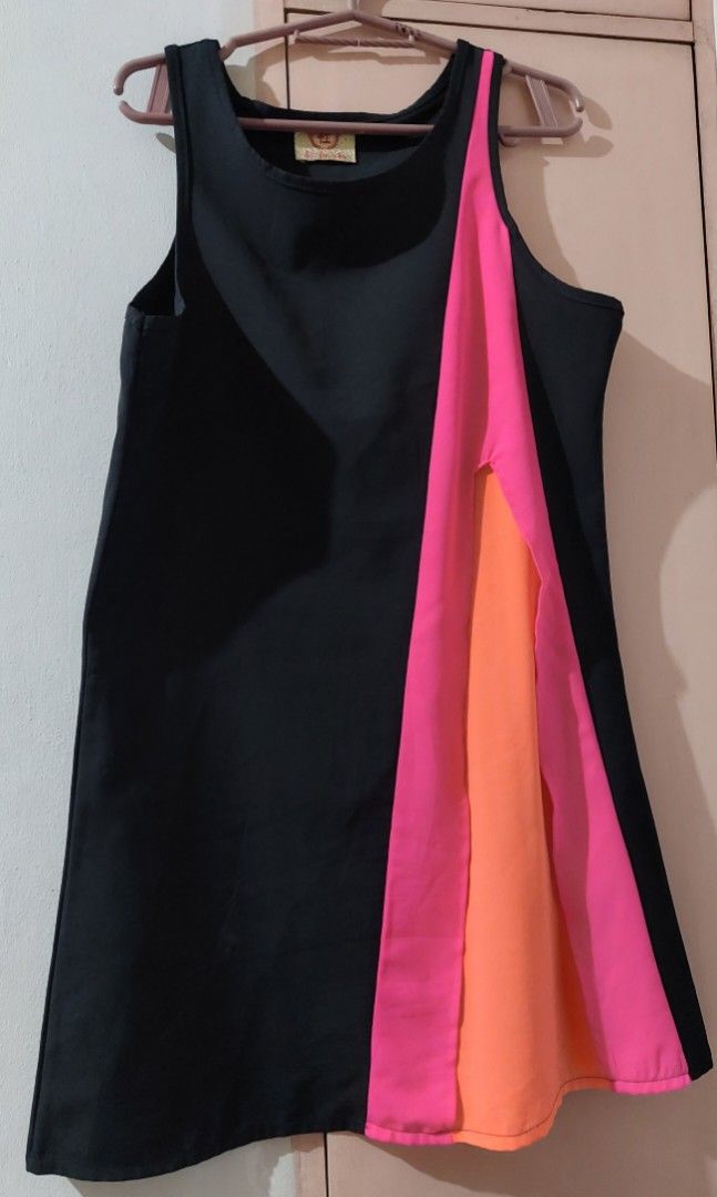Pink Orange Dress (Category: Dresses) located in Paranaque City. Submitted by mclock94 (Listing ID 1260782198, Image 2). Description: worn once, little big on me thats why I wanna sell can fit up medium to large can ask for when worn.