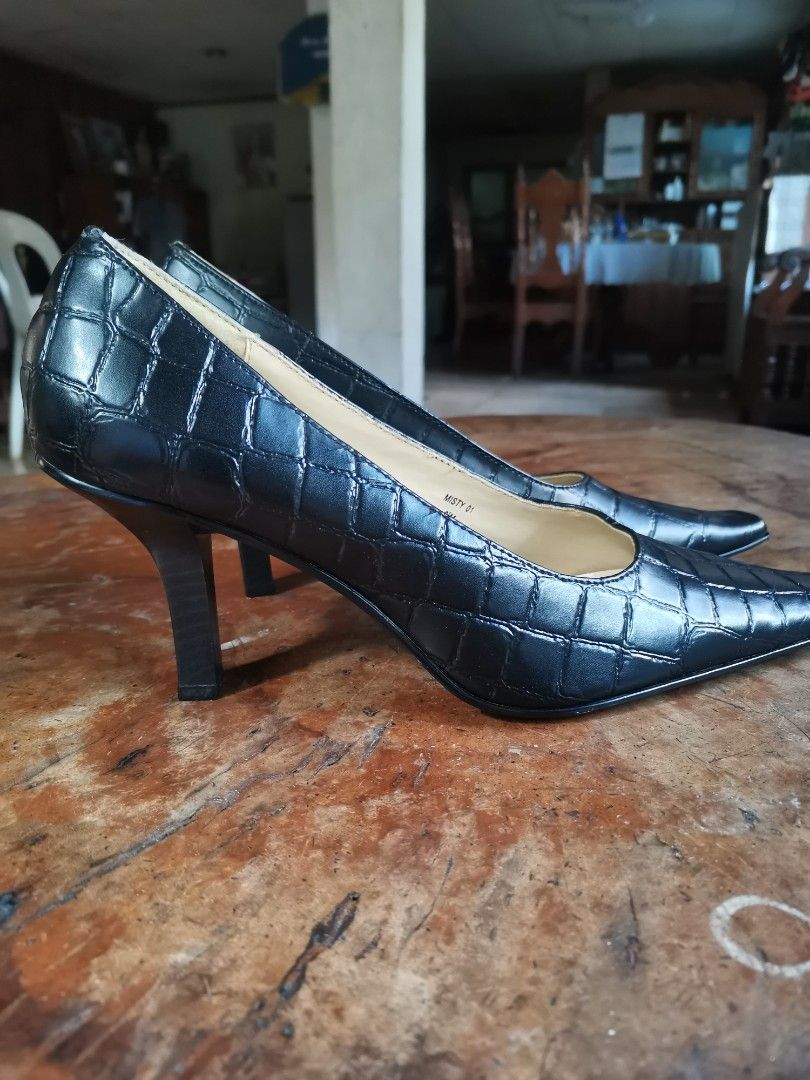 Jonathan martin shoes top