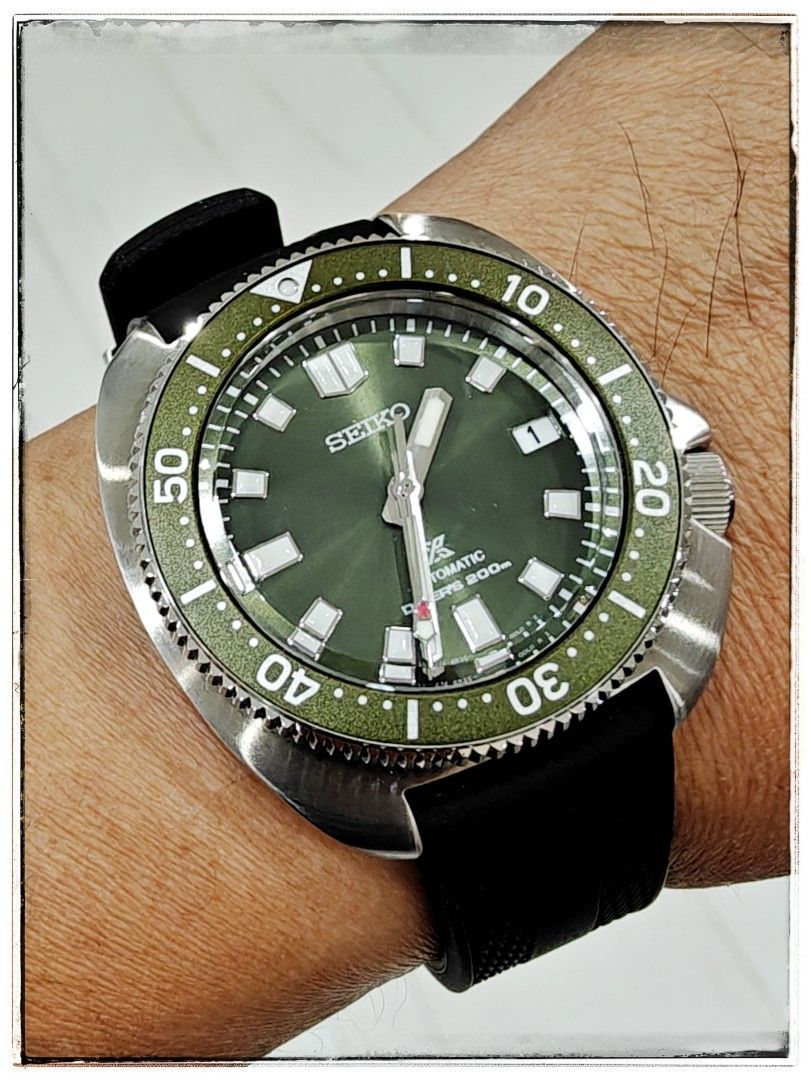 seiko green diver automatic