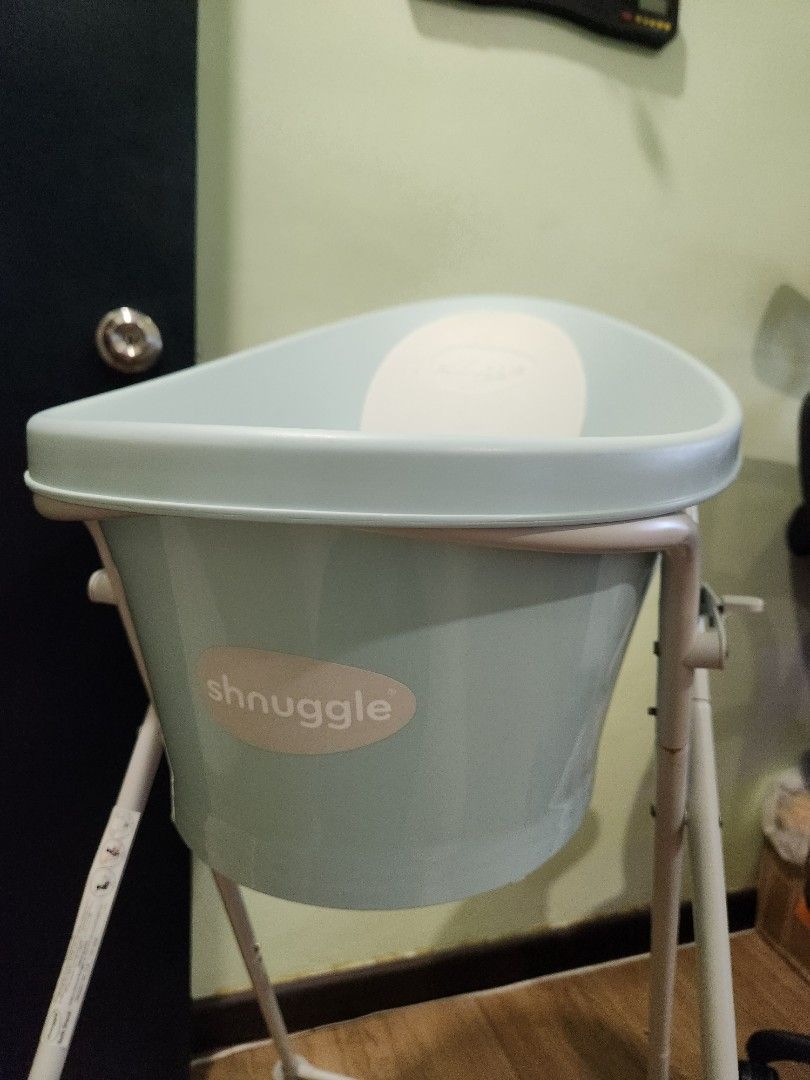 Shnuggle Baby Bath with Stand, Babies & Kids, Bathing & Changing, Bathtub & Bath Accessories on