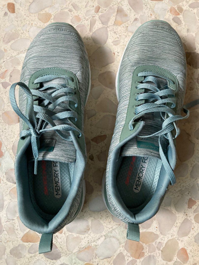 Skechers shoes size 9