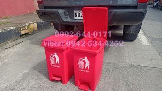 STEP ON BIN WITH FOOT PEDAL