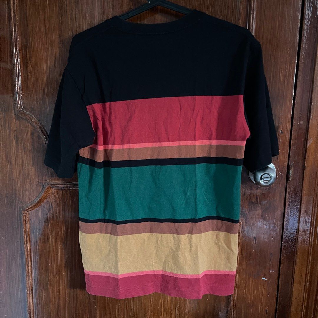 Uniqlo U Striped tee (Category: Tshirts & Polo Shirts ) located in Cainta. Submitted by andreaaadom (Listing ID 1260652746, Image 3). Description: Uniqlo U striped shirt Oversized fit Small but can fit medium Orig price: 990 pesos In good condition .