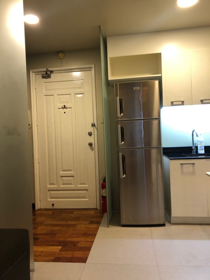 (Category: ) located in . Submitted by poppyseed_finds (Listing ID 1260696995, Image 1). Description: .