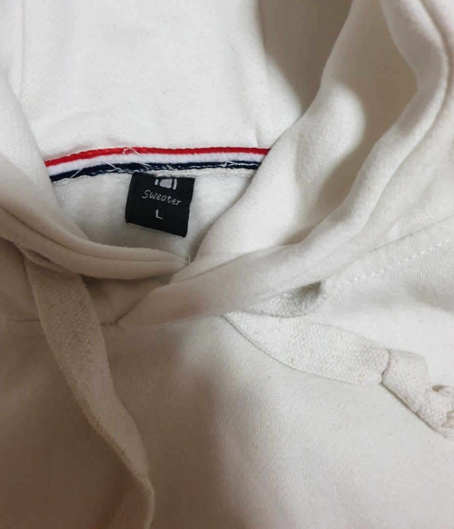 White hoodie sweater discount