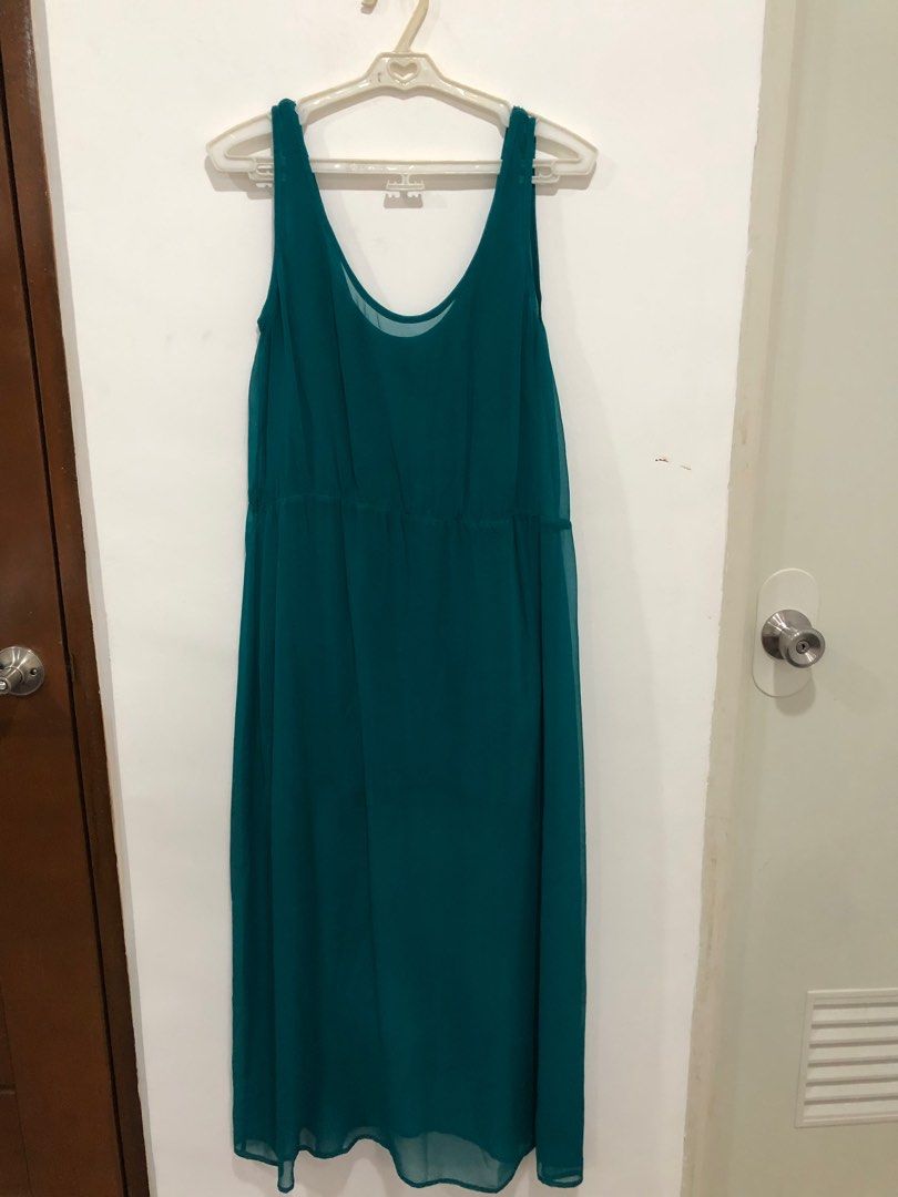 ZARA BLUE GREEN FLOWY DRESS (Category: Dresses) located in Quezon. Submitted by eggrollangel (Listing ID 1260678063, Image 1). Description: Simple but super good condition! Just need to steam/iron to make it look and feel brand new :).