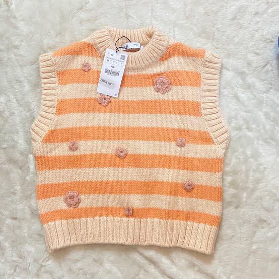 Zara sweater vest, Women's Fashion, Coats, Jackets and Outerwear on