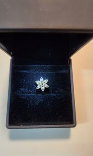 18 Karat Gold pendant charm with diamonds