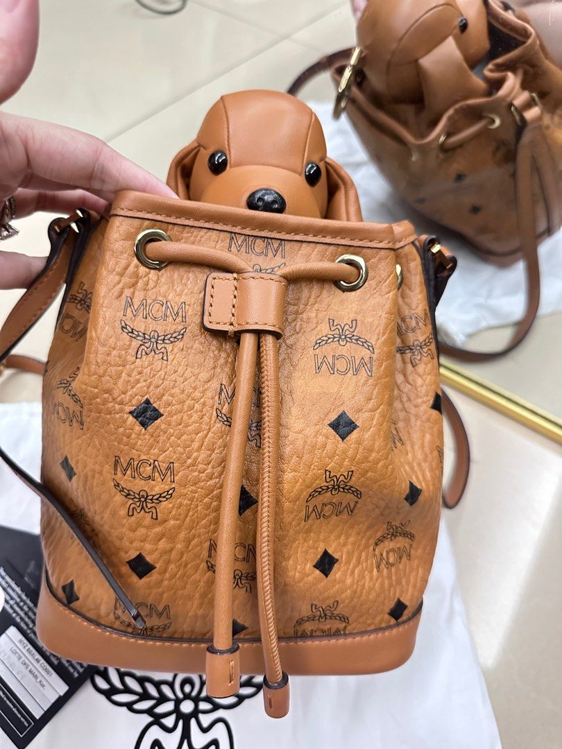 Mcm rabbit bucket bag top