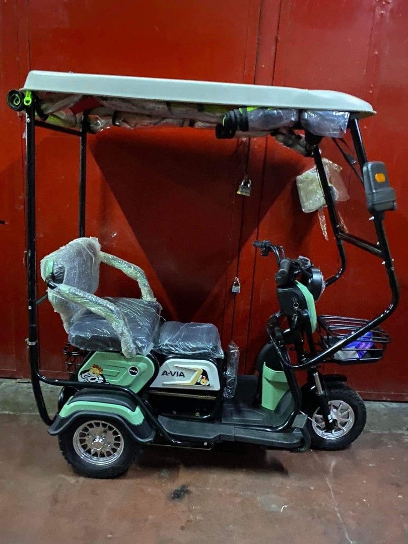 AVIA CROWN 001 TRANSFORMER ETRIKE (Category: Bicycles) located in Pasig City. Submitted by gemma_00 (Listing ID 1260895197, Image 1). Description: AVIA CROWN 001 TRANSFORMER ETRIKE ‼️₱26,500 💥SALE PRICE INCLUSIONS: ✅Unit with complete accessories 👍Kasama bobong 👍kasama trapal 👍Kasama Automatic Wiper 👍Kasama Side mirror With panel With anti theft alarm 3 seater Front & Back Basket Battery Lead Acid 48 V 20AH 600 Watts 15-30 Km Range 40-45 Km/
