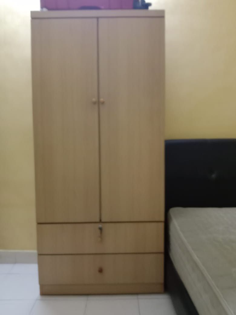 Bedframe (Category: Bed Frames & Mattresses) located in Kuala Lumpur. Submitted by kellyresources (Listing ID 1260926482, Image 3). Description: 4 items @ RM380 queen bed frame RM150 queen mattress RM100 single wardrobe RM70 makeup table RM 60.