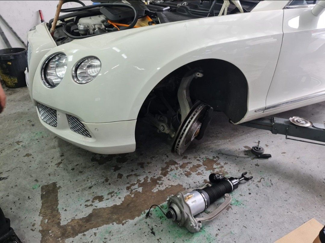 bentley_continental_gt_flying__1697733002_aef0d894_progressive.jpg