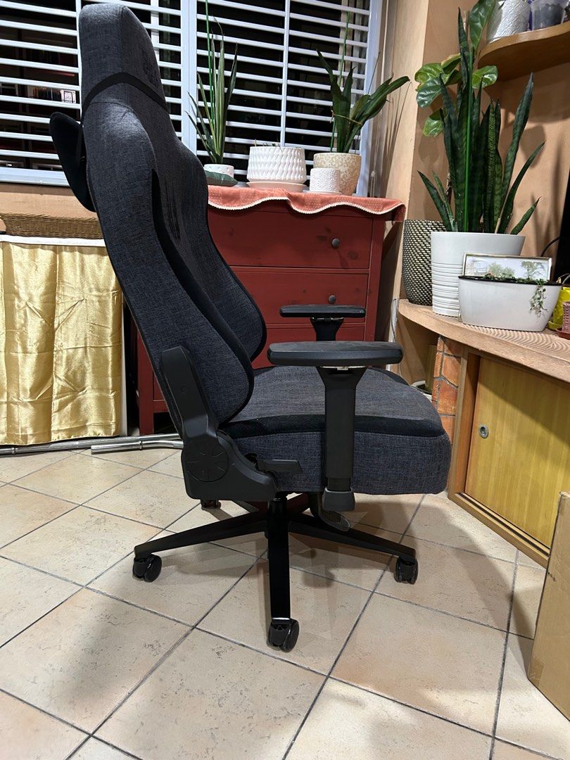Blackwolf gaming store chair