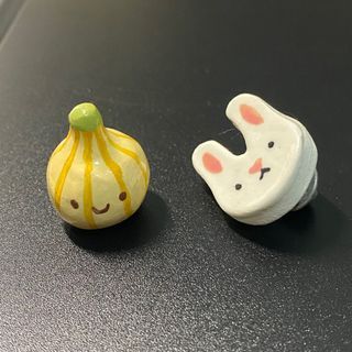 Clay Garlic and Ceramic Bunny Pin Set