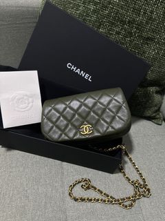 Chanel 19 zipped coin purse - Shiny lambskin, gold-tone, silver-tone &  ruthenium-finish metal, light blue — Fashion