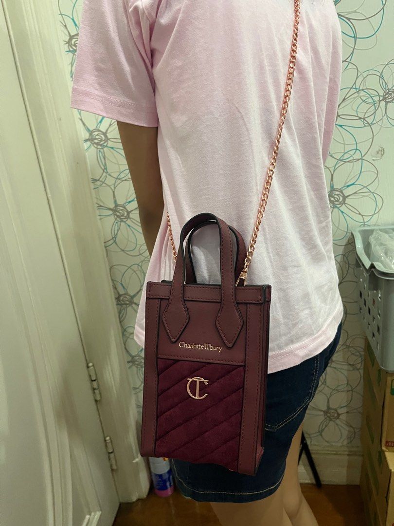 CHARLOTTE TILBURY BAG WITH CHAIN (Category: Luxury Bags & Wallets) located in Makati City. Submitted by cashfrancefashioncosmetics_ph (Listing ID 1260832300, Image 3). Description: CHARLOTTE TILBURY BAG WITH CHAIN SIZE IS POSTED TEXTURE GAMUSA WITH LITTE SYNTHETIC LEATHER COLOR EXACT IN THE PICTURES PM FOR MORE DETAILS .